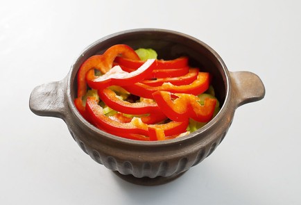 Фото шага рецепта Телятина с красным перцем и апельсинами в горшочке 30819 шаг 6  