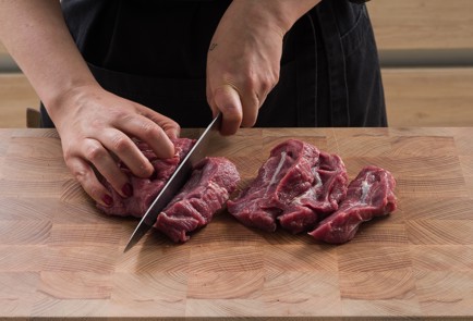 Фото шага рецепта Телячье рагу с лимонным соусом 152471 шаг 1  