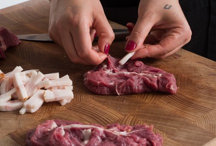 Фото шага рецепта Телячье рагу с лимонным соусом 152471 шаг 2  