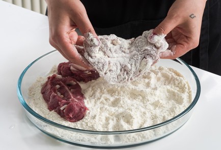 Фото шага рецепта Телячье рагу с лимонным соусом 152471 шаг 4  