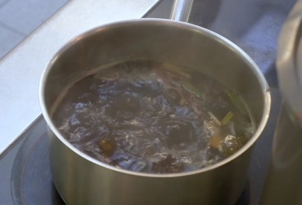 Фото шага рецепта Телячий язык в хрустящем свином ухе 138254 шаг 2  