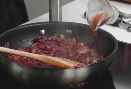 Фото шага рецепта Телячья печень с пряной грушей 174363 шаг 6  