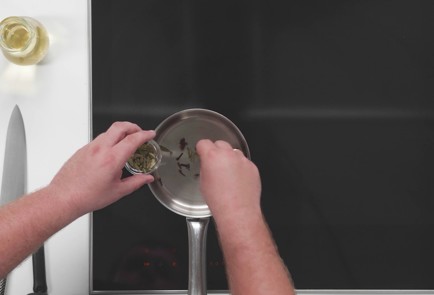 Фото шага рецепта Телячья печень с пряной грушей 174363 шаг 9  