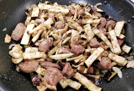 Фото шага рецепта Телячья печень со сметаной и овощами 140447 шаг 18  