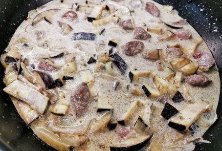 Фото шага рецепта Телячья печень со сметаной и овощами 140447 шаг 20  