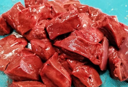 Фото шага рецепта Телячья печень со сметаной и овощами 140447 шаг 8  