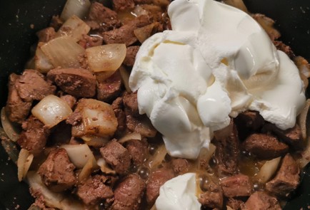 Фото шага рецепта Телячья печень в сметане 174736 шаг 7  