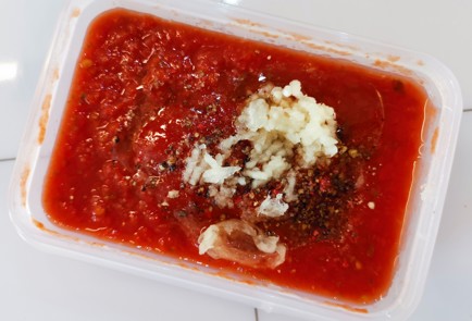 Фото шага рецепта Телячья печень в томатном соусе 186553 шаг 5  