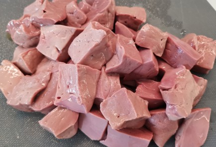 Фото шага рецепта Телячья печень в томатном соусе 186553 шаг 7  