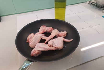 Фото шага рецепта Темный куриный суп 187363 шаг 1  