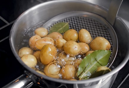 Фото шага рецепта Теплый салат с картофелем и осьминогом 30370 шаг 4  