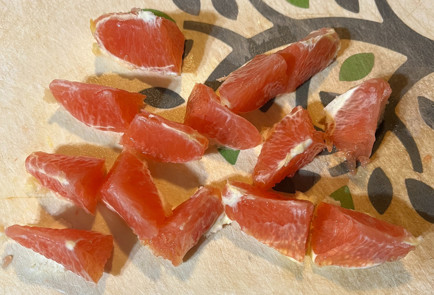 Фото шага рецепта Теплый салат с печенью и красными апельсинами 151892 шаг 3  