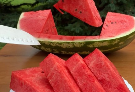 Фото шага рецепта Теплый салат из арбуза и брынзы на гриле 187020 шаг 1  