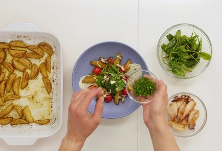 Фото шага рецепта Теплый салат из кальмаров с сыром 125462 шаг 5  