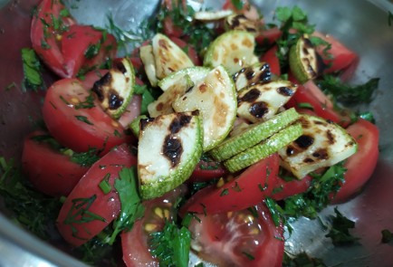 Фото шага рецепта Теплый салат с кабачками 189497 шаг 8  