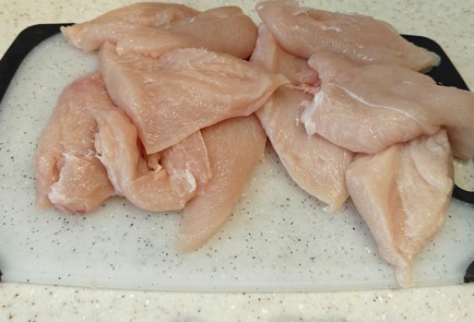 Фото шага рецепта Теплый салат с курицей 191351 шаг 1