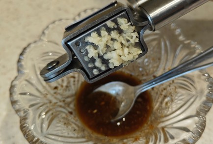 Фото шага рецепта Теплый салат с курицей 191351 шаг 6