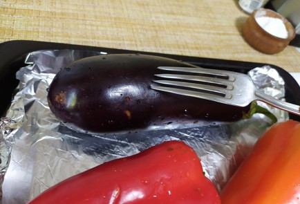 Фото шага рецепта Теплый салат с овощами 190689 шаг 2  