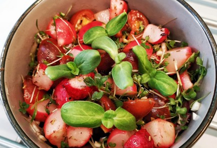 Фото шага рецепта Теплый салат с запеченным редисом 173420 шаг 10  