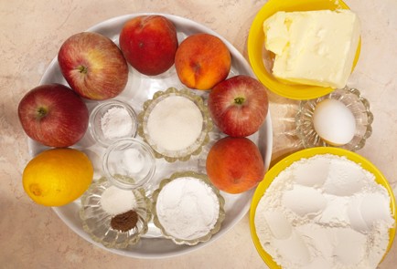 Фото шага рецепта Тертый пирог с фруктами 186975 шаг 1