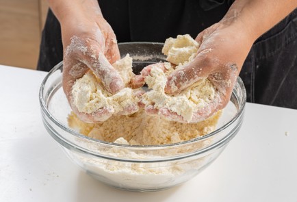 Фото шага рецепта Тертый пирог со сливами 174365 шаг 4  