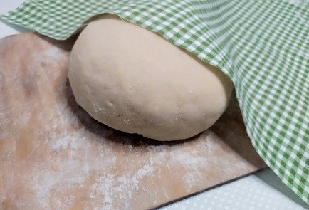 Фото шага рецепта Тесто для пельменей и вареников заварное 187934 шаг 10  