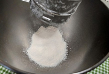 Фото шага рецепта Тесто для пельменей и вареников заварное 187934 шаг 2  