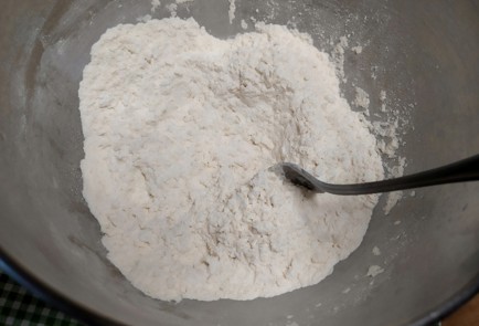 Фото шага рецепта Тесто для пельменей и вареников заварное 187934 шаг 4  