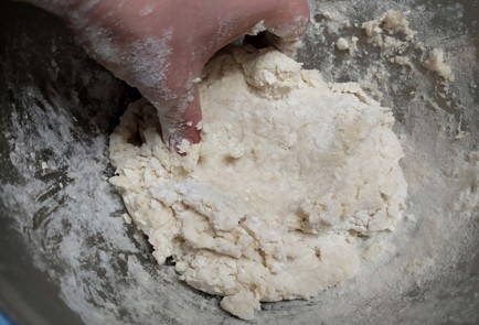 Фото шага рецепта Тесто для пельменей и вареников заварное 187934 шаг 8  