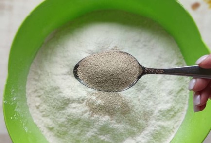 Фото шага рецепта Тесто для жареных пирожков 174857 шаг 2  