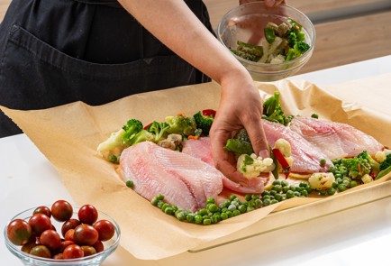 Фото шага рецепта Тилапия в духовке с белым вином 186444 шаг 6  