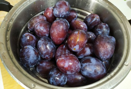 Фото шага рецепта Ткемали из сливы 190452 шаг 1  