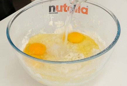 Фото шага рецепта Толстые блины на дрожжах с нутеллой 114588 шаг 2  