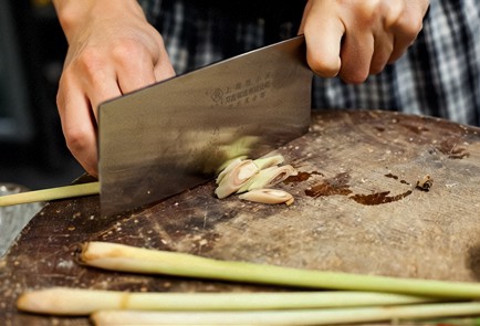 Фото шага рецепта Том ям кунг 21586 шаг 1  