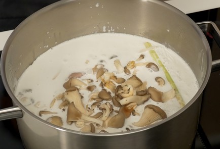 Фото шага рецепта Тайский куриный суп том кха гай 50328 шаг 8  