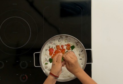 Фото шага рецепта Тайский куриный суп том кха гай 50328 шаг 9  