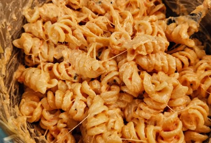 Фото шага рецепта Томатная паста со сливочным чеддером 153103 шаг 10  