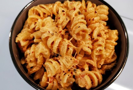 Фото шага рецепта Томатная паста со сливочным чеддером 153103 шаг 11  