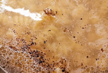 Фото шага рецепта Томатная паста со сливочным чеддером 153103 шаг 4  