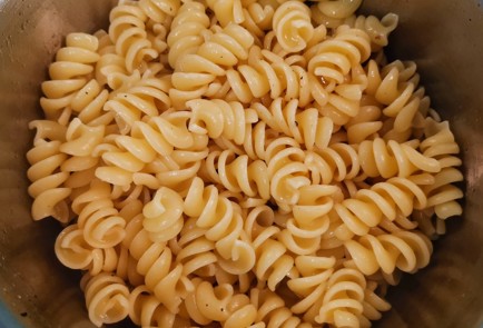 Фото шага рецепта Томатная паста со сливочным чеддером 153103 шаг 5  