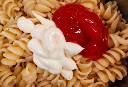 Фото шага рецепта Томатная паста со сливочным чеддером 153103 шаг 6  