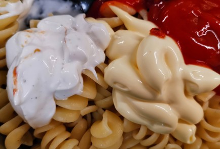 Фото шага рецепта Томатная паста со сливочным чеддером 153103 шаг 7  