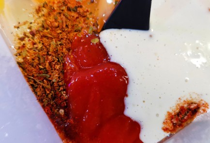 Фото шага рецепта Томатная яичница с сыром и специями 152234 шаг 3