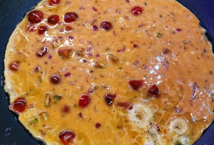 Фото шага рецепта Томатная яичница с сыром и специями 152234 шаг 5