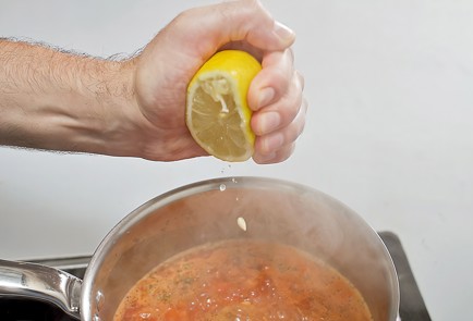 Фото шага рецепта Томатный суп из  морепродуктов 25076 шаг 6  