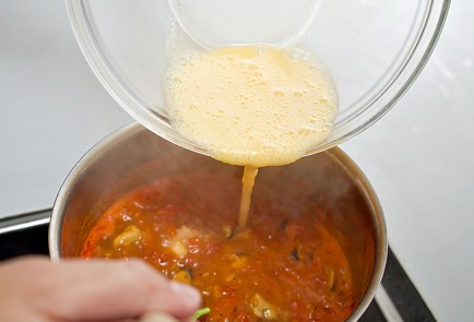 Фото шага рецепта Томатный суп из  морепродуктов 25076 шаг 7  