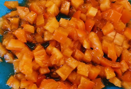 Фото шага рецепта Томатнолуковый скрэмбл с сыром 152642 шаг 2  