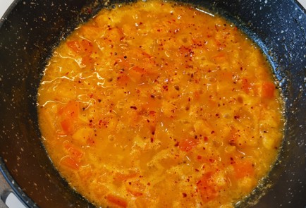 Фото шага рецепта Томатнолуковый скрэмбл с сыром 152642 шаг 6  