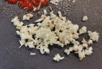 Фото шага рецепта Томатносырная лепешка с яйцом 153031 шаг 1  