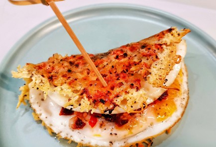 Фото шага рецепта Томатносырная лепешка с яйцом 153031 шаг 13  